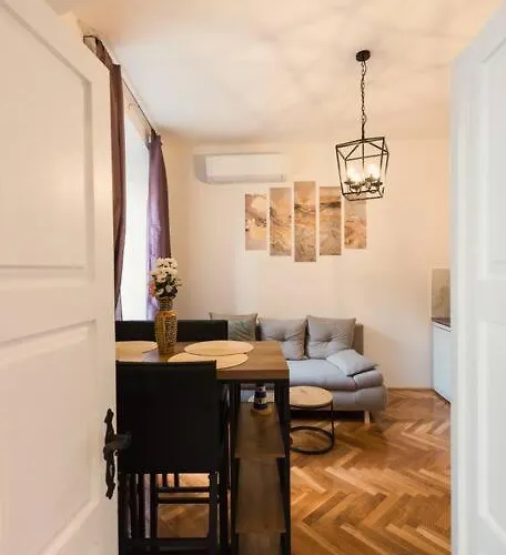 Throne Of 1 Διαμέρισμα *