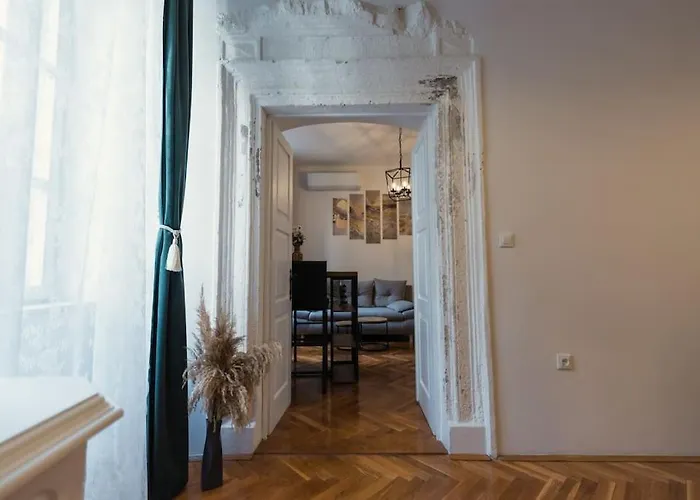 Throne Of 1 * Ντουμπρόβνικ