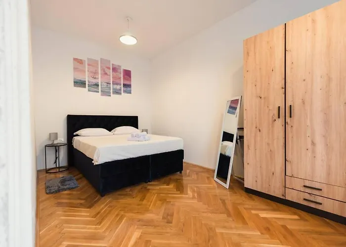 Διαμέρισμα Throne Of 1 *