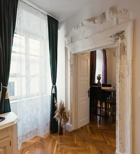 Throne Of 1 * Ντουμπρόβνικ